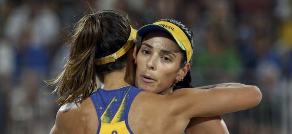 Brasileiras perdem para alemãs e levam a prata no vôlei de praia