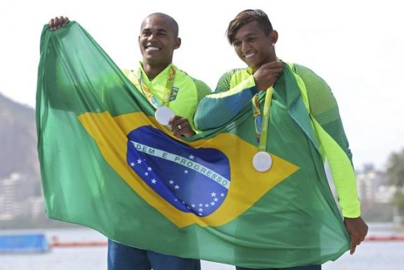 Isaquias valoriza parceria de Erlon Silva na inédita conquista de três medalhas