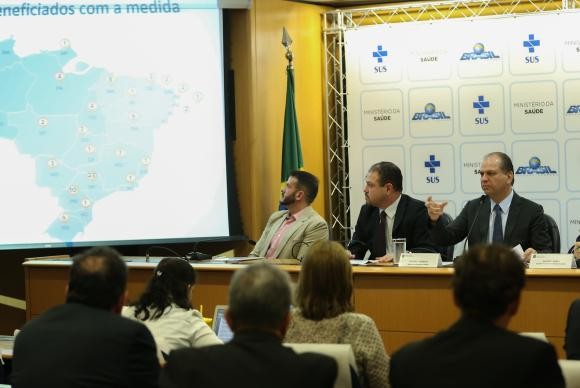 Saúde anuncia economia de R$ 384 milhões; verba vai custear UPAs e medicamentos