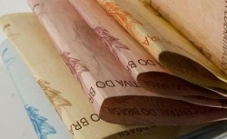 Prazo para saque do abono salarial ano-base 2014 termina dia 31 de agosto