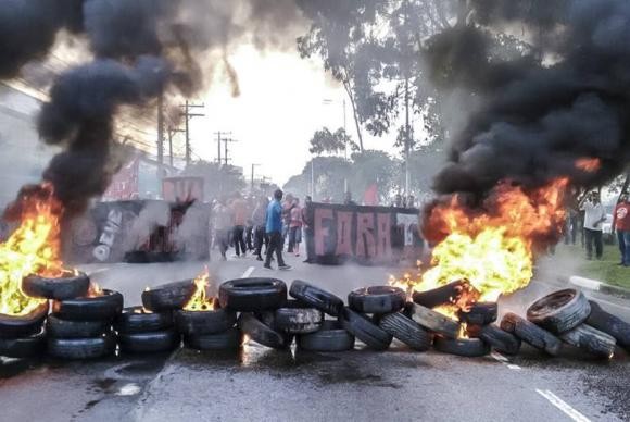 Manifestações contra o impeachment provocam congestionamento em São Paulo