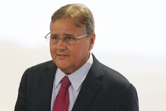 Geddel entrega carta de renúncia a Temer