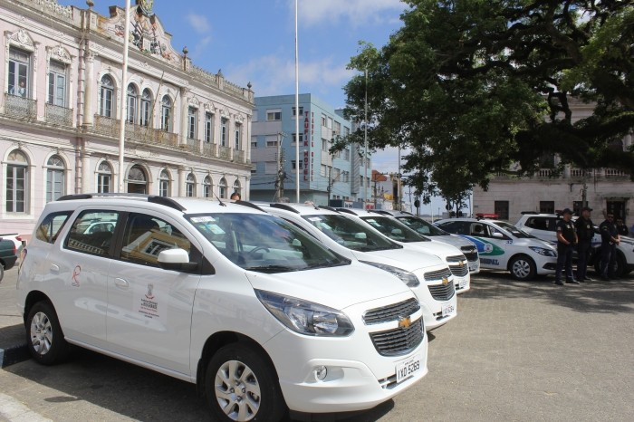 Prefeitura recebe novos veículos para suas secretarias