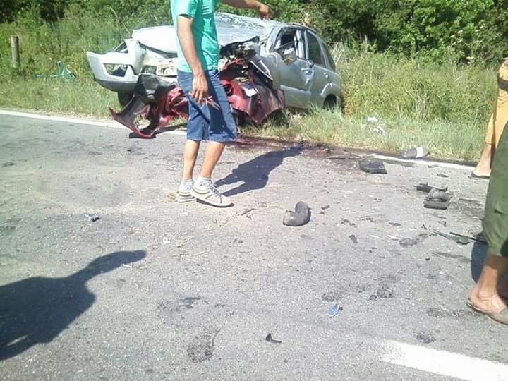 Acidente envolvendo três veículos interrompe trânsito na RS 734