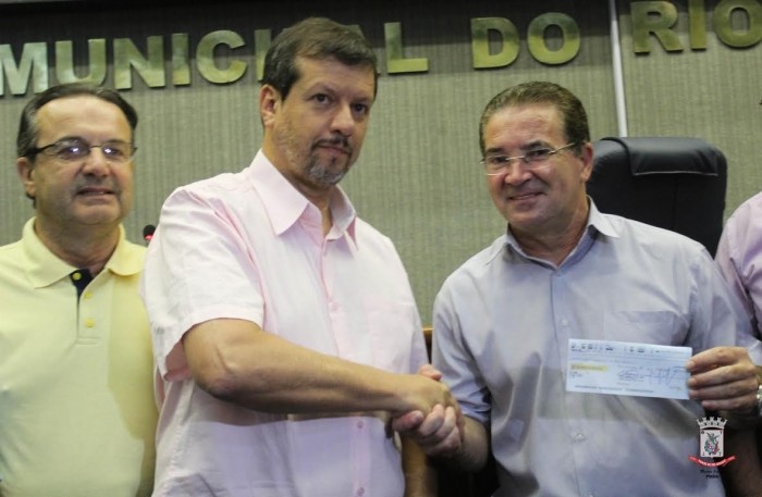 Executivo Municipal recebe devolução de verba da Câmara referente ao Orçamento 2016