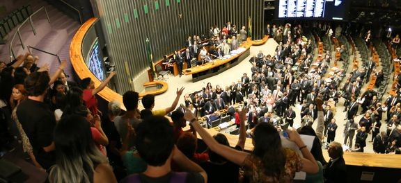 Câmara aprova em segundo turno PEC que limita gastos públicos por 20 anos