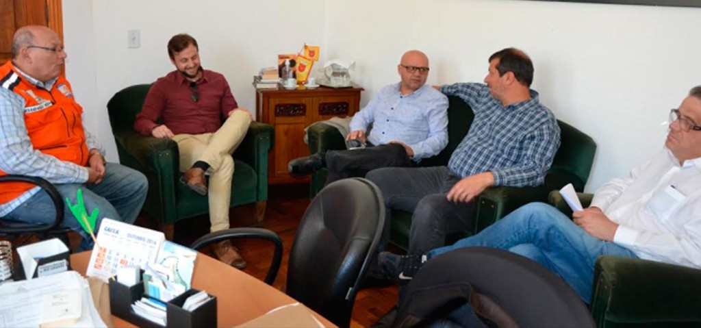Defesa Civil riograndina e Prefeitura de Santa Vitória discutem medidas pós-temporais