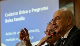 Governo cancela 469 mil benefícios do Bolsa Família e bloqueia 667 mil