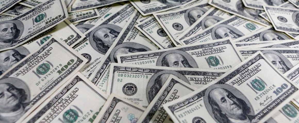 Dólar aproxima-se de R$ 3,45 e fecha no maior valor desde junho
