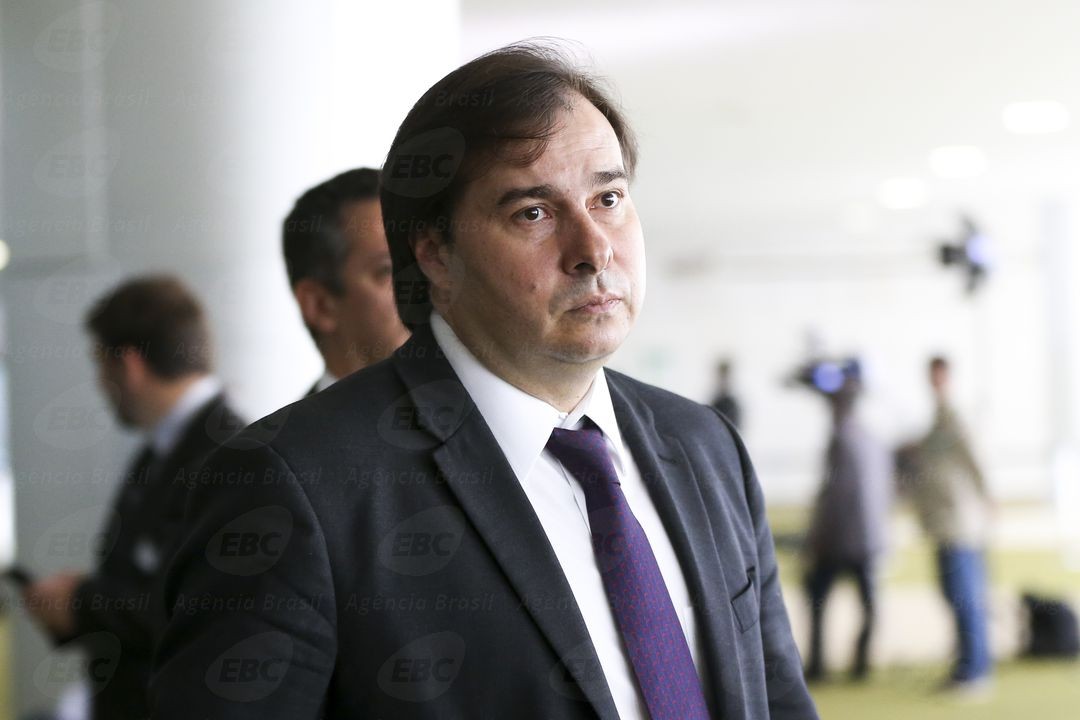 Deputados recorrem ao STF para barrar candidatura de Maia à reeleição na Câmara