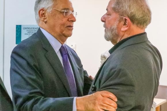 FHC visita Lula em hospital onde está dona Marisa
