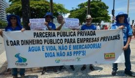Servidores fazem manifestação em Copacabana contra medidas do governo do Rio