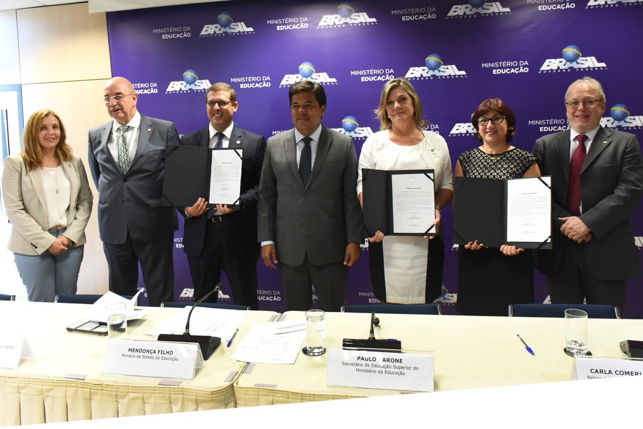 Reitora Cleuza Dias toma posse em Brasília
