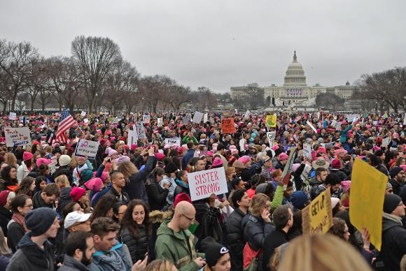 Milhares de pessoas protestam contra Donald Trump em Washington