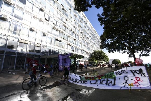 Ato contra a Reforma da Previdência reúne milhares em todo o país