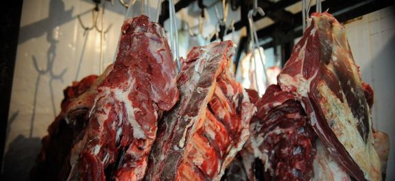 Empresas "maquiavam" carne vencida e subornavam fiscais de ministério, diz PF