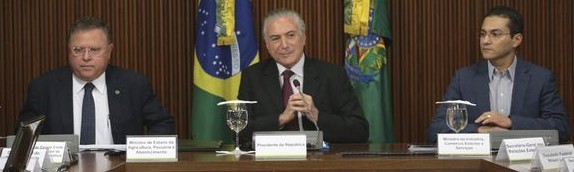 Presidente tenta "maquiar" operação que desvendou manipulação de carne diante de países importadores