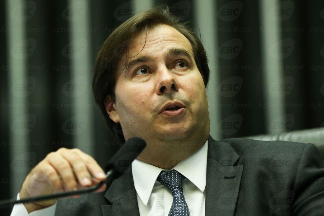 Saída de servidores estaduais fortalece reforma da Previdência, afirma Maia