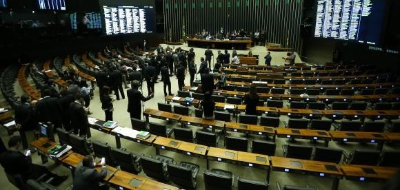 Câmara aprova projeto que libera terceirização de atividades nas empresas