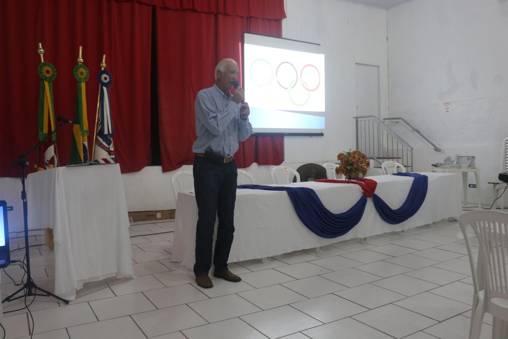 Celebração encerra o campeonato de praia
