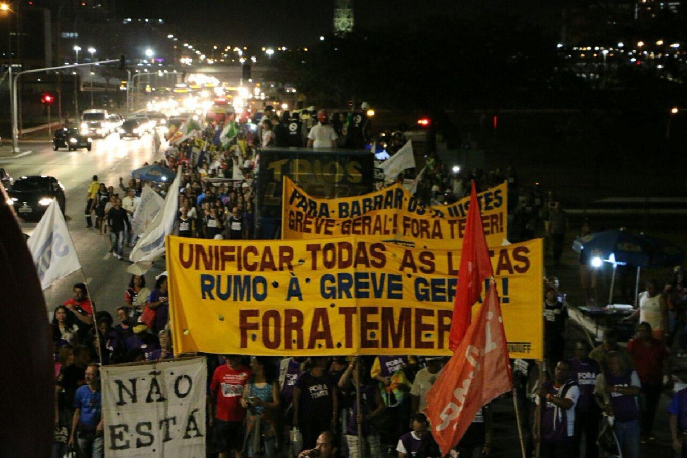Contra reformas previdenciária e trabalhista, centrais sindicais aprovam greve geral para 28 de abril