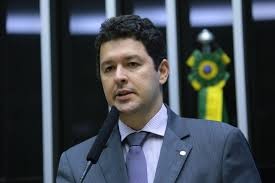 Relator apresenta parecer pela admissibilidade de PEC sobre reforma política