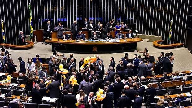 Câmara aprova urgência e reforma trabalhista pode ser votada até maio