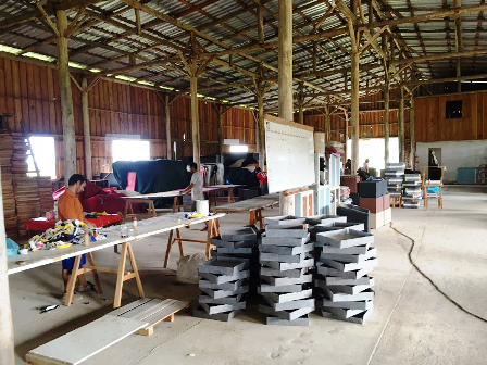 Empresa investe em mão de obra prisional para ampliar produção de puffs