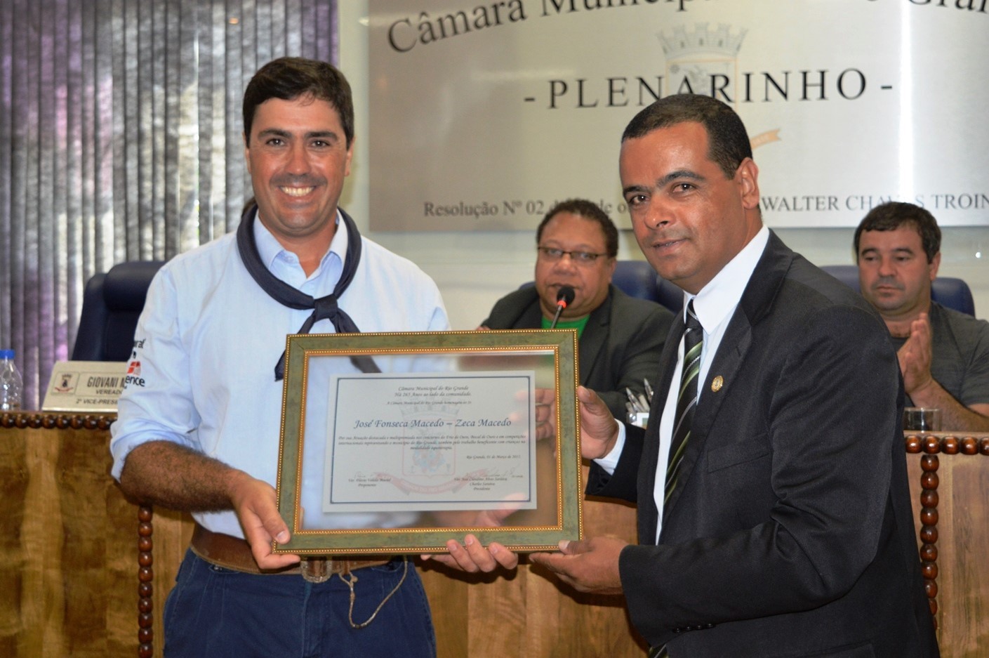 Zeca Macedo recebe voto de louvor durante Sessão Ordinária