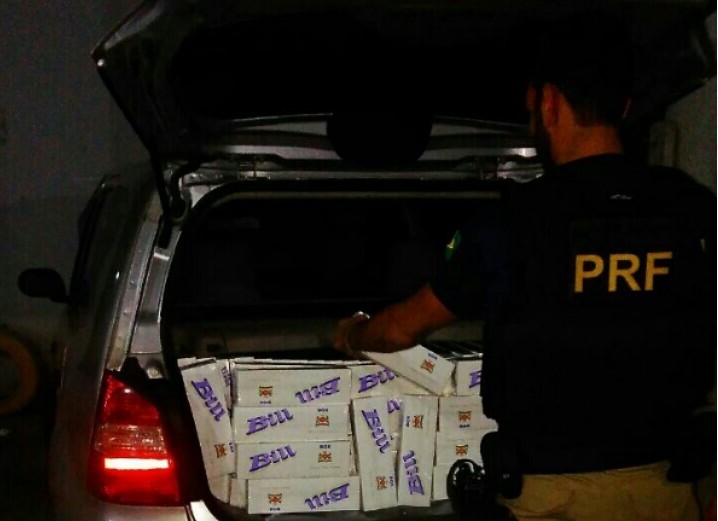 PRF apreende mais de 11 mil maços de cigarros com contrabandista em Rio Grande
