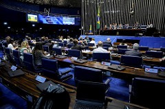 Senado aprova MP que permite saques do FGTS
