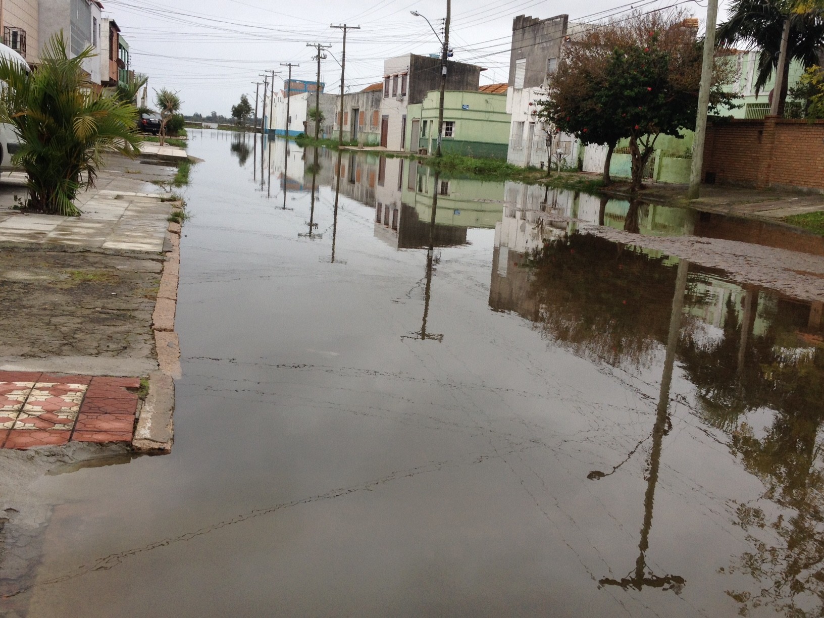 Nível da água na Lagoa dos Patos sobe e preocupa moradores