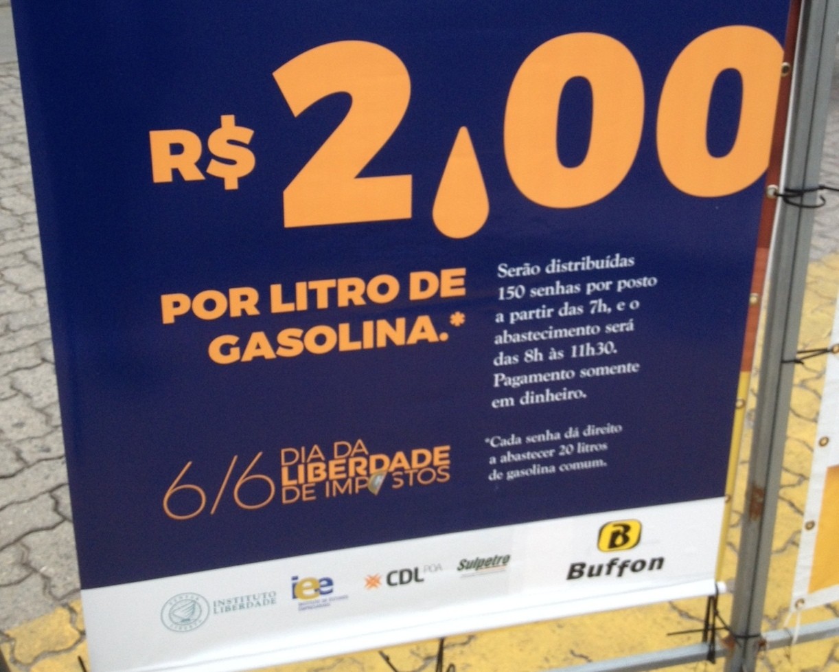 Dia da liberdade de impostos movimenta postos de combustíveis