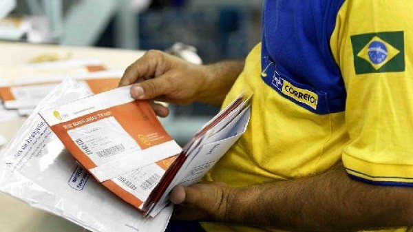 Correios entram em greve