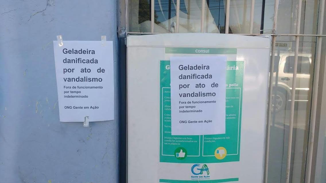 Após ser alvo de vândalos, Geladeira Comunitária volta a funcionar