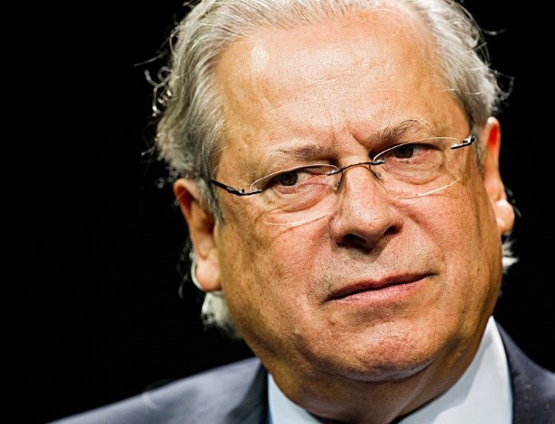 José Dirceu sai da cadeia, mas não poderá deixará o país