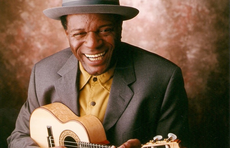 Sambista Almir Guineto, do Fundo de Quintal, morre no Rio aos 70 anos
