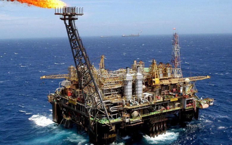 Pré-sal leva produção de petróleo a crescer pelo terceiro ano consecutivo