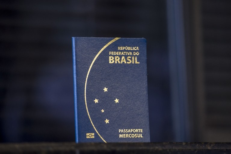 Comissão do Congresso aprova recursos para emissão de passaportes