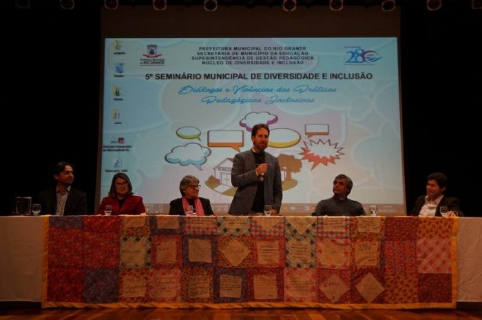 Evento em RG aborda práticas pedagógicas inclusivas