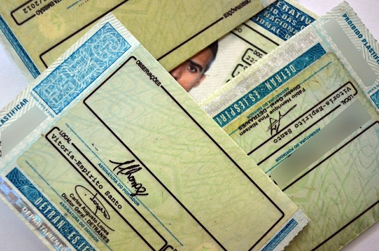 Carteira de motorista vencida vale como documento de identificação