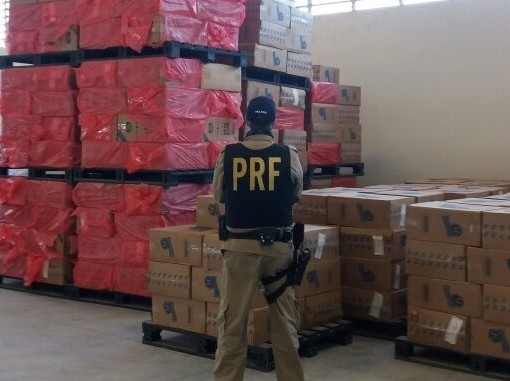 Operação conjunta apreende quase 175 mil maços de cigarros contrabandeados em Arroio Grande