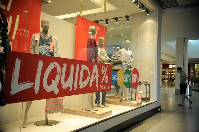 Dia dos Namorados deve movimentar R$ 1,65 bi no comércio