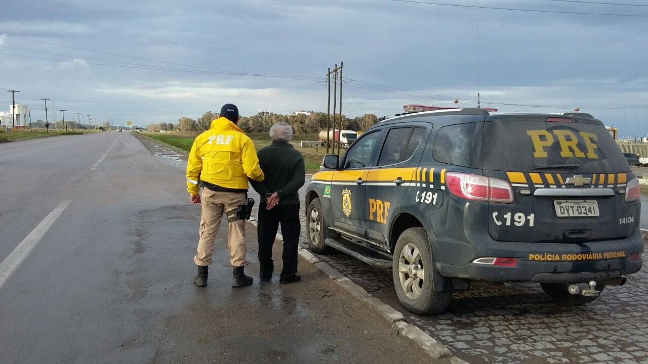 PRF prende homem por tentativa de suborno em Rio Grande