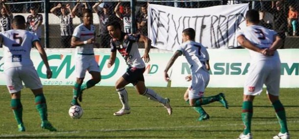 São Paulo perde de virada no Paraná e está praticamente eliminado na série D