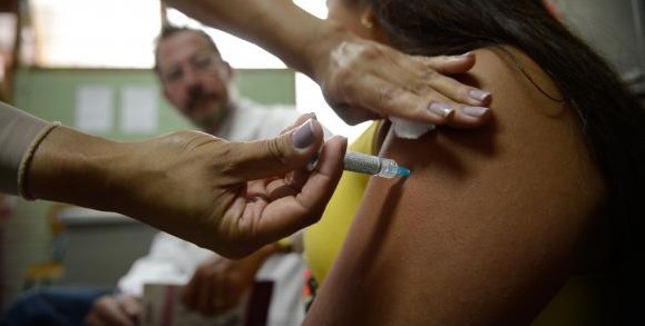 Governo amplia público-alvo de vacinas de HPV para adultos até 26 anos