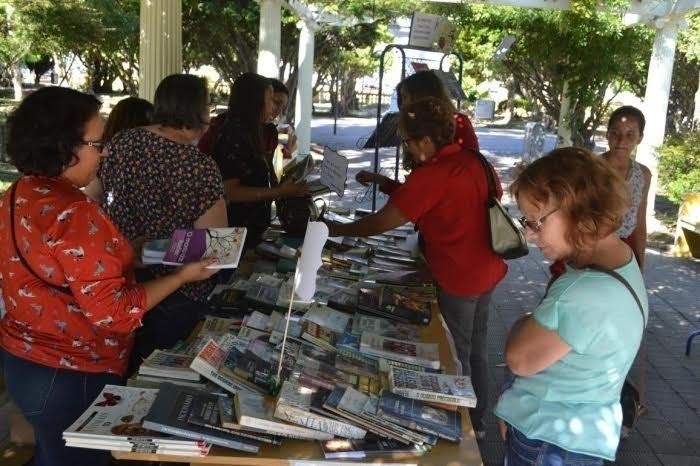 Próxima segunda-feira tem troca de livros na Praça Xavier Ferreira