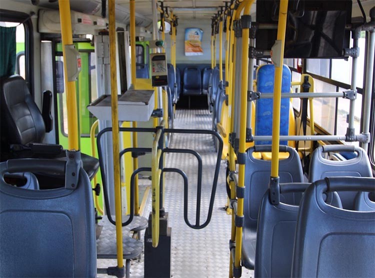 Criança assalta ônibus com auxílio de homem em Rio Grande