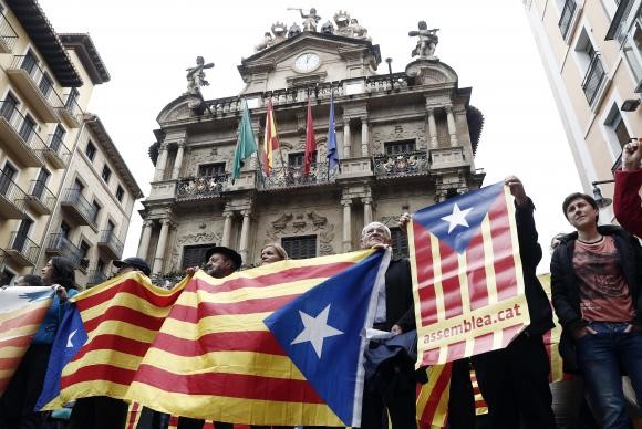 Catalães insistem em referendo; governo espanhol afirma inconstitucionalidade