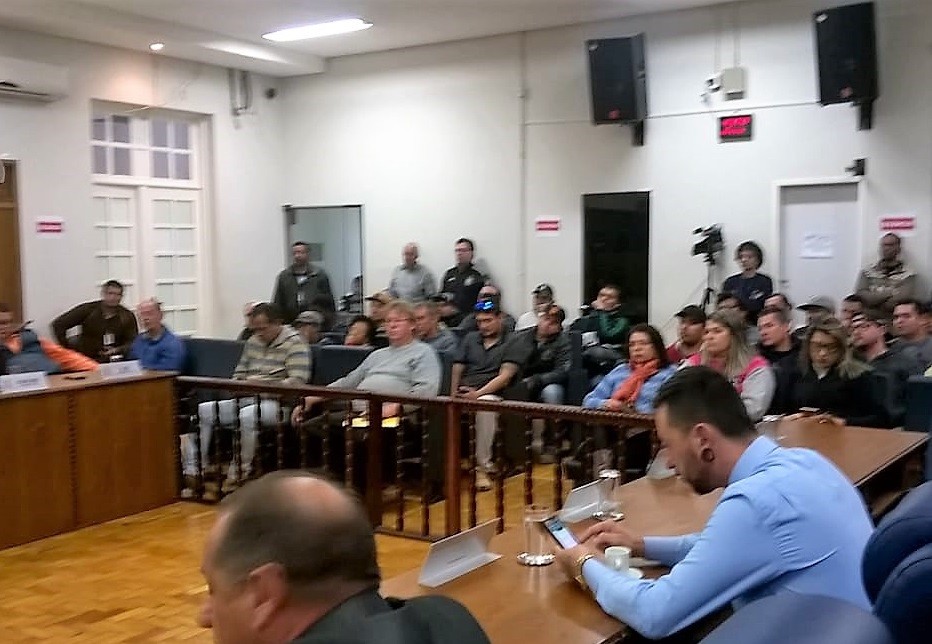 Trabalhadores da QGI solicitam apoio dos Vereadores
